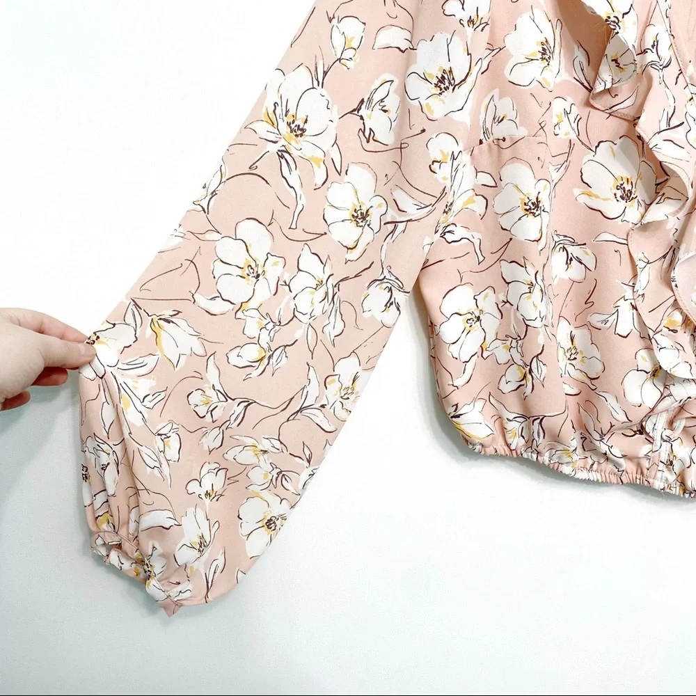 astr | ruffled button-front floral v-neck blouse blush pink m